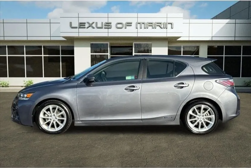 2013 Lexus CT 200h photo 1