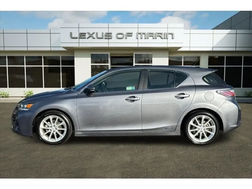 2013 Lexus CT 200h photo 1