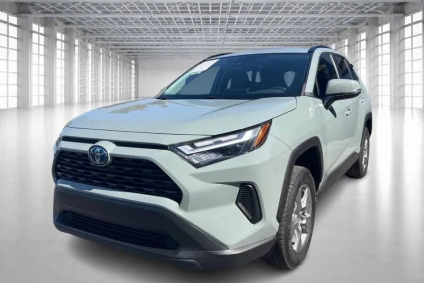 2023 Toyota RAV4 Hybrid XLE photo 1