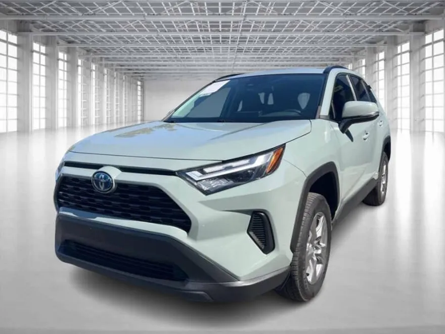 2023 Toyota RAV4 Hybrid XLE photo 1