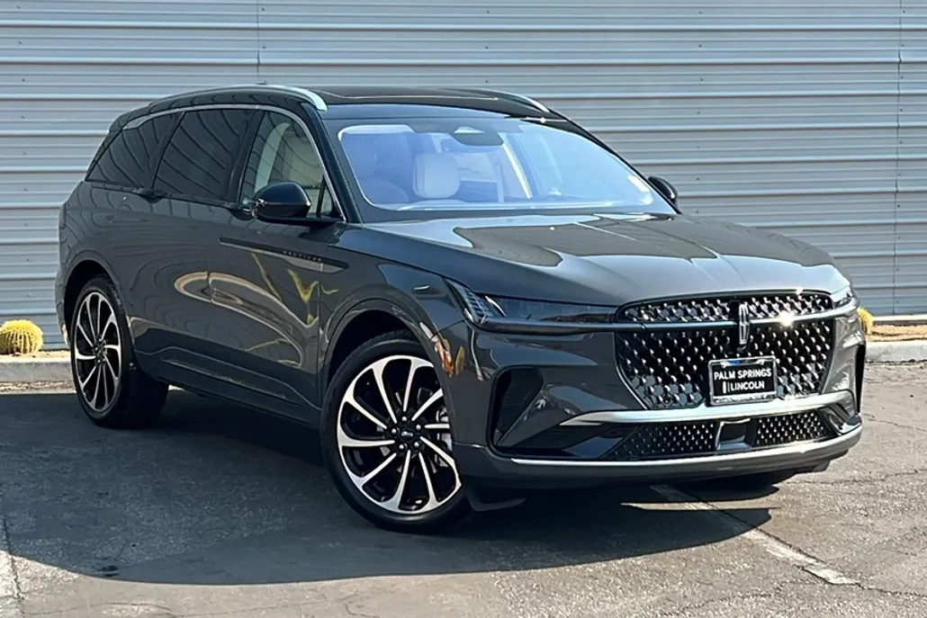 2025 Lincoln Nautilus Black Label photo 1
