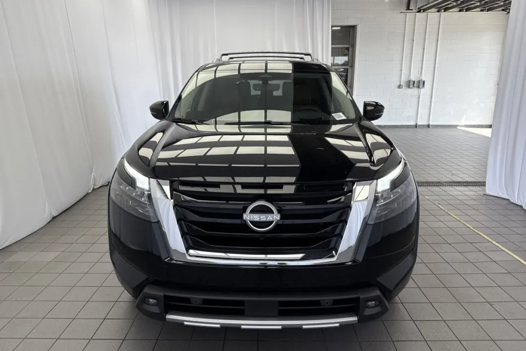 2025 Nissan Pathfinder Platinum photo 1
