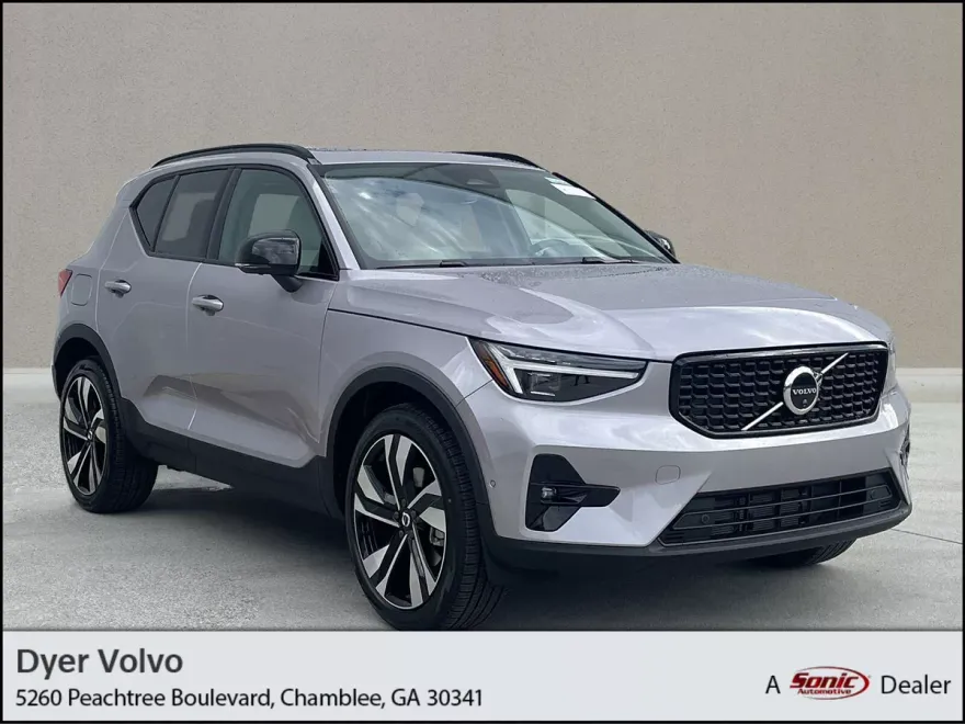 2026 Volvo XC40 photo 1