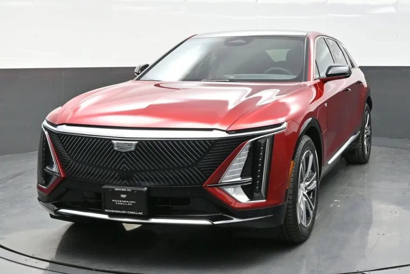 2025 Cadillac Lyriq Luxury photo 1