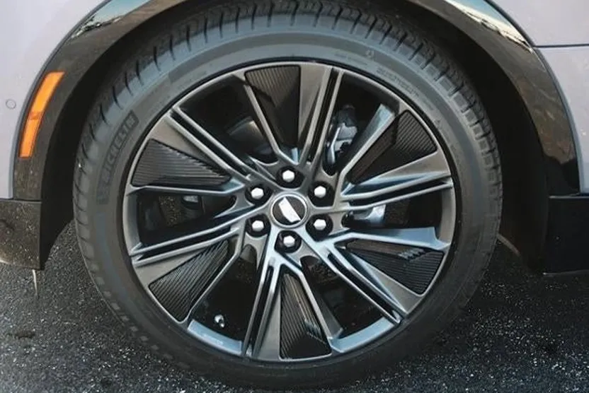 2024 Cadillac Lyriq Sport photo 1