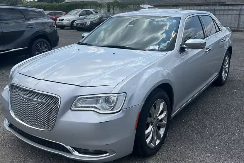 2020 Chrysler 300 Limited photo 1