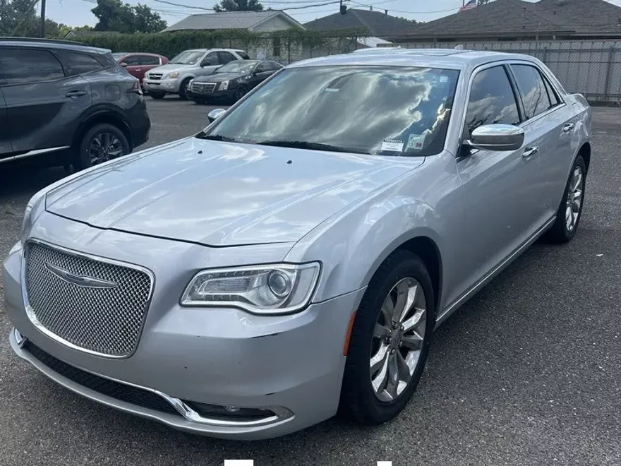 2020 Chrysler 300 Limited photo 1