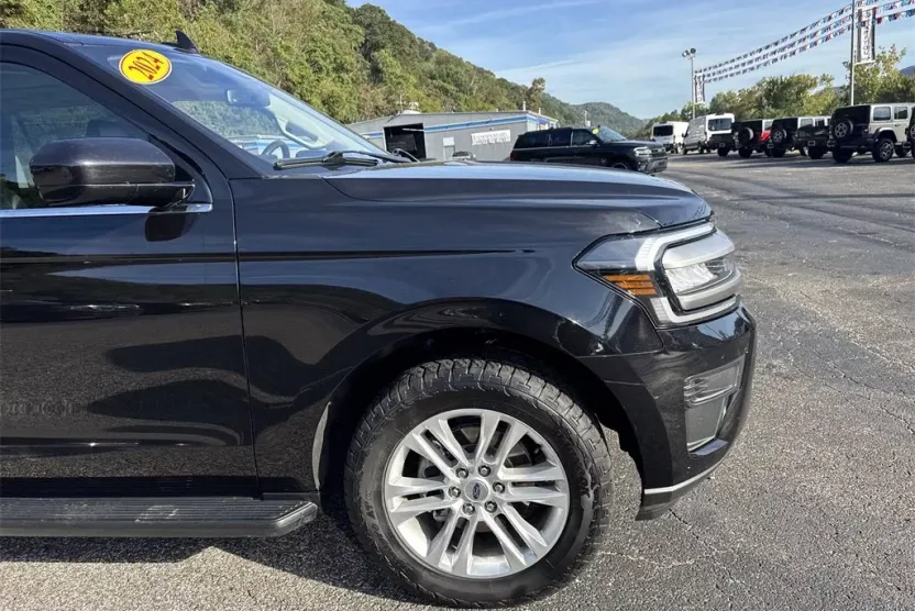 2024 Ford Expedition MAX XLT photo 1