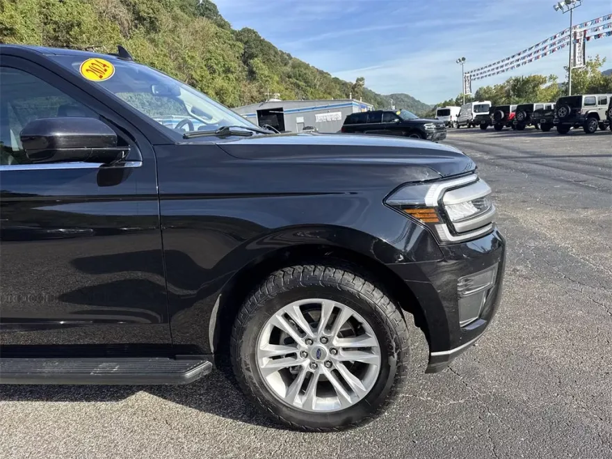 2024 Ford Expedition MAX XLT photo 1
