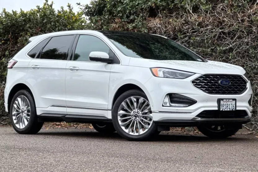 2024 Ford Edge Titanium photo 1