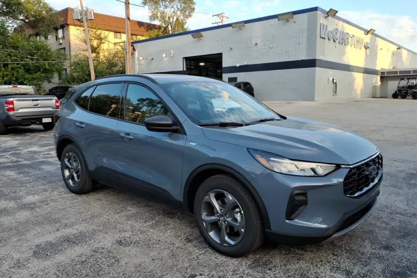 2025 Ford Escape ST-Line photo 1
