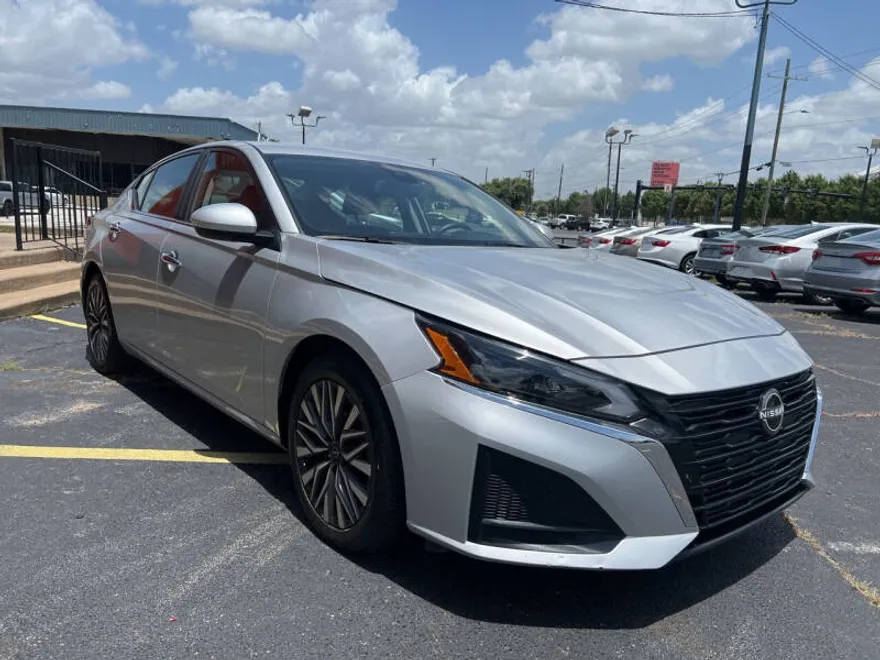 2023 Nissan Altima 2.5 SV photo 1