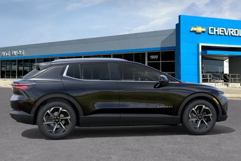 2026 Chevrolet Equinox LT photo 1
