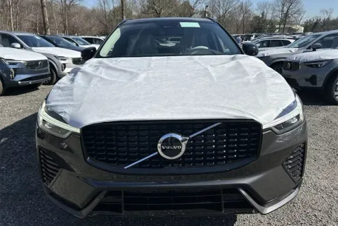 2025 Volvo XC60 B5 Core photo 3