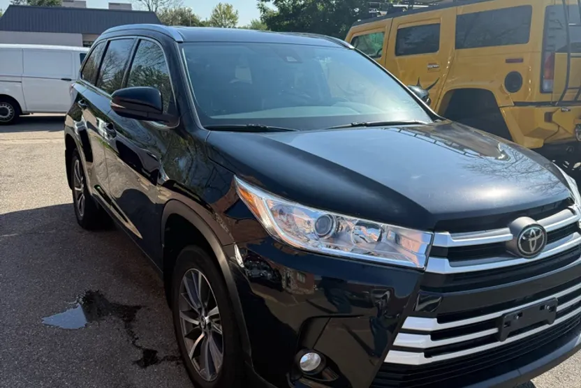 2017 Toyota Highlander XLE photo 1