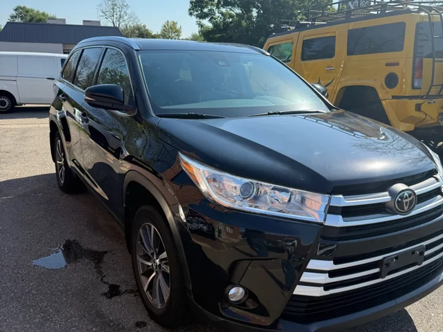 2017 Toyota Highlander XLE photo 1