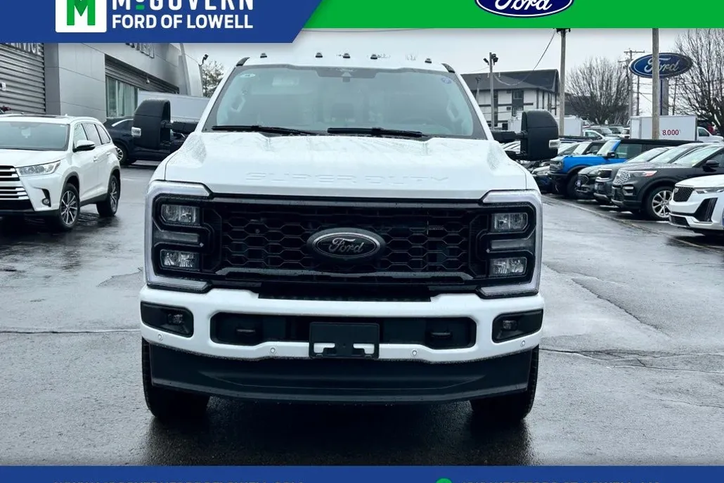 2025 Ford F-350 Lariat photo 1
