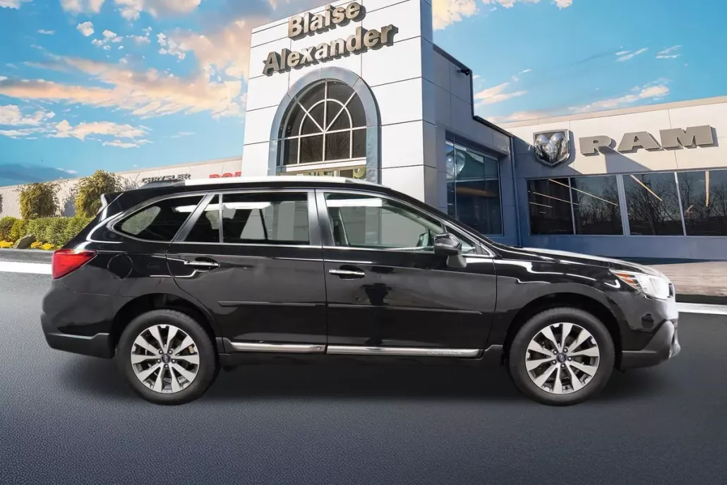 2019 Subaru Outback 3.6R Touring photo 1
