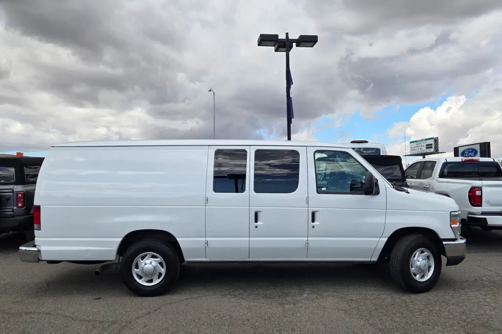 2012 Ford E-250 Cargo photo 1