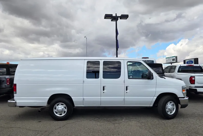 2012 Ford E-250 Cargo photo 1