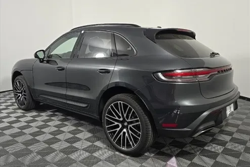 2025 Porsche Macan T photo 3