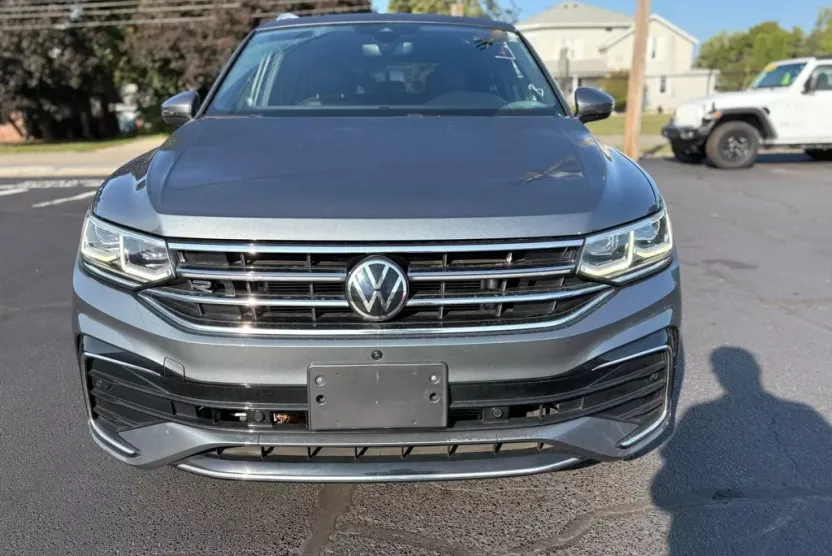 2022 Volkswagen Tiguan SEL Premium R-Line photo 1