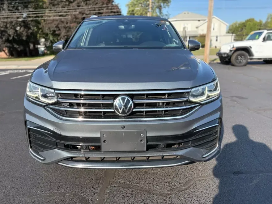 2022 Volkswagen Tiguan SEL Premium R-Line photo 1