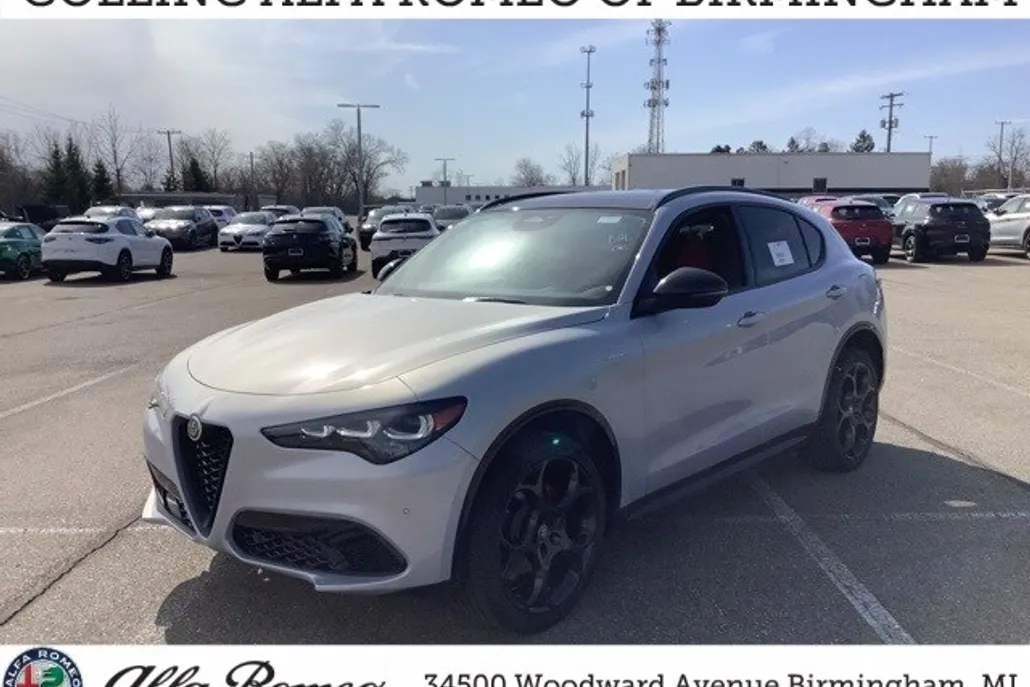 2025 Alfa Romeo Stelvio Sprint Base photo 1