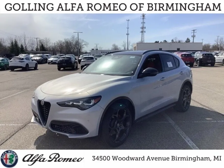 2025 Alfa Romeo Stelvio Sprint Base photo 1