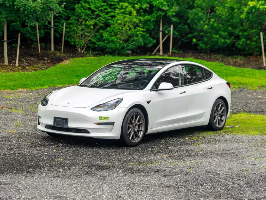 2022 Tesla Model 3 Long Range photo 1