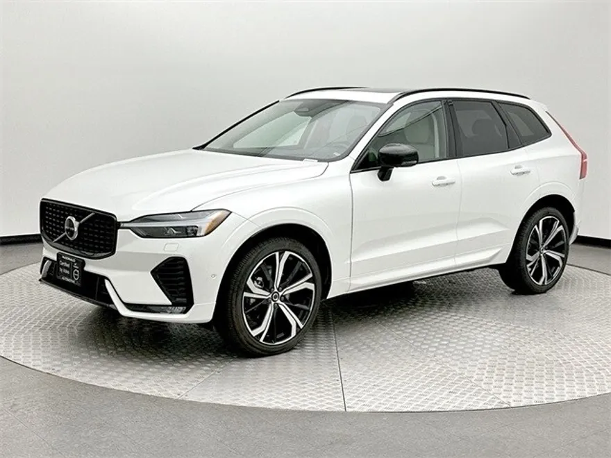 2025 Volvo XC60 B5 photo 1