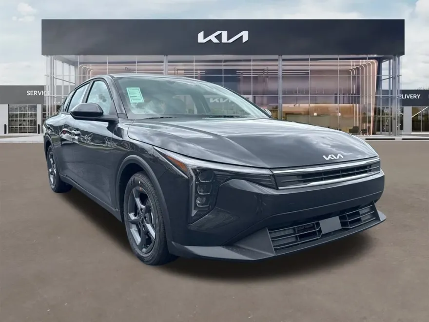 2025 Kia K4 LXS photo 1