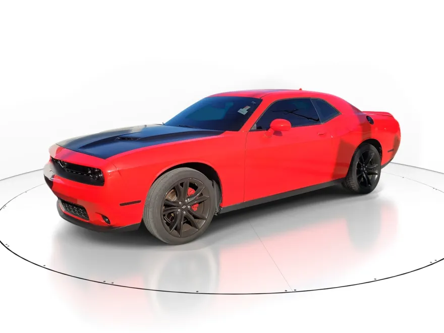 2017 Dodge Challenger SXT Plus photo 1