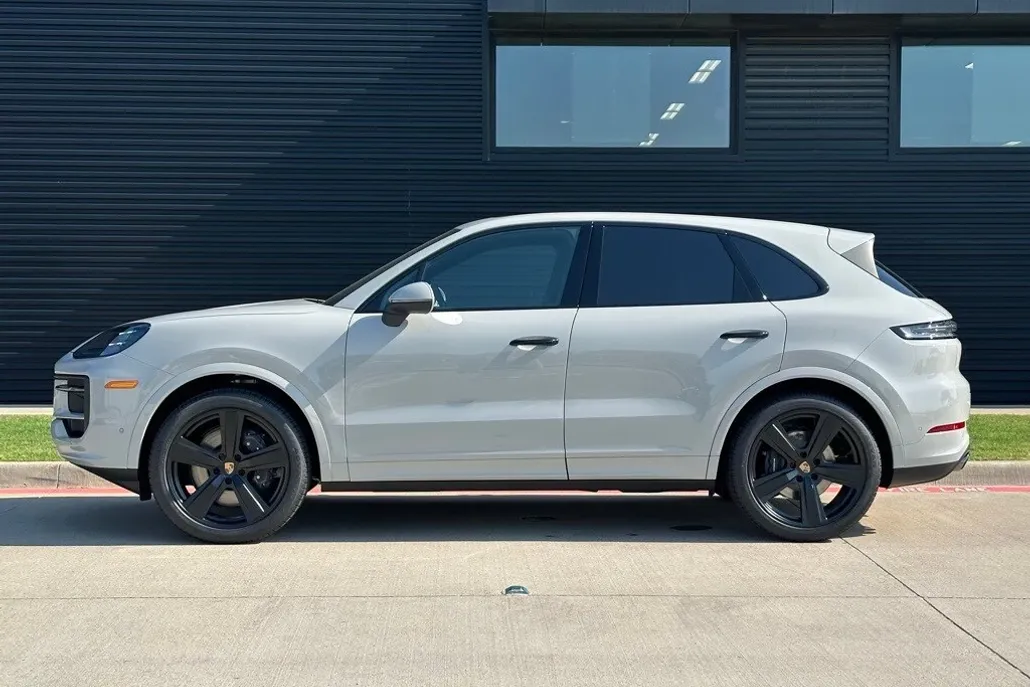 2025 Porsche Cayenne photo 1