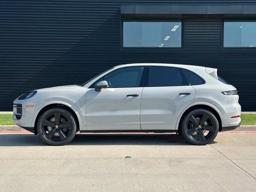 2025 Porsche Cayenne photo 1