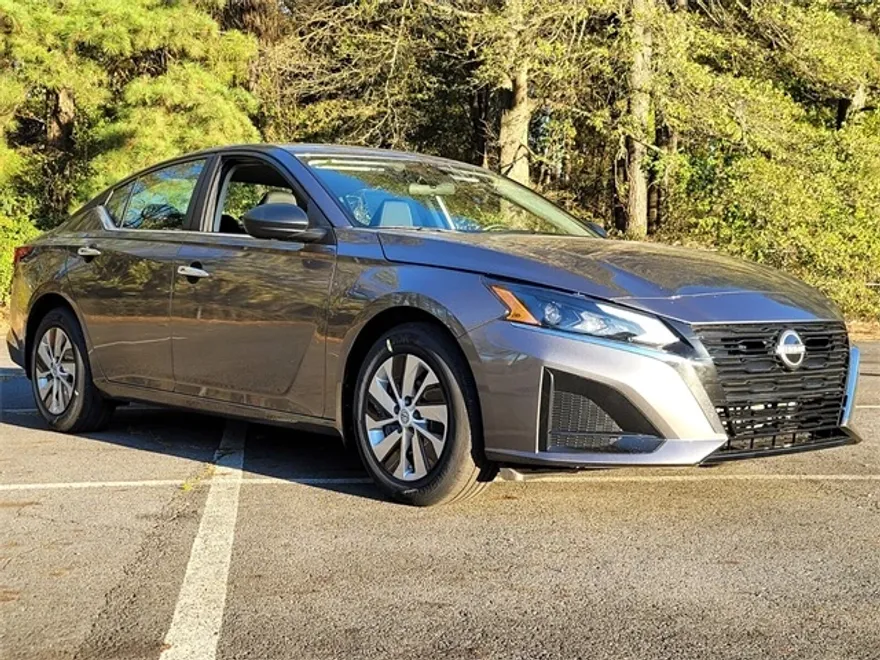 2025 Nissan Altima S photo 1