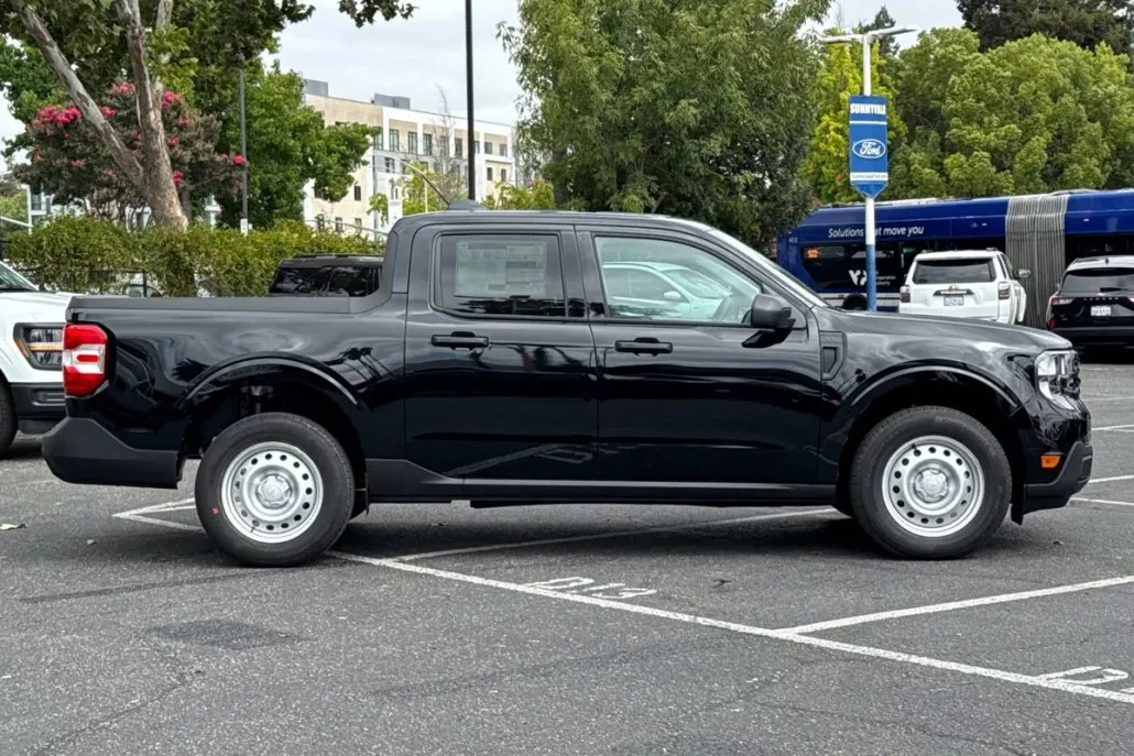 2025 Ford Maverick XL photo 1