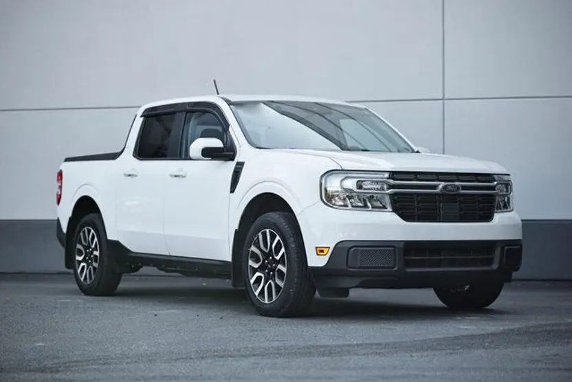 2022 Ford Maverick Lariat photo 1