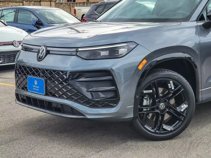 2025 Volkswagen Tiguan SE R-Line Black photo 1