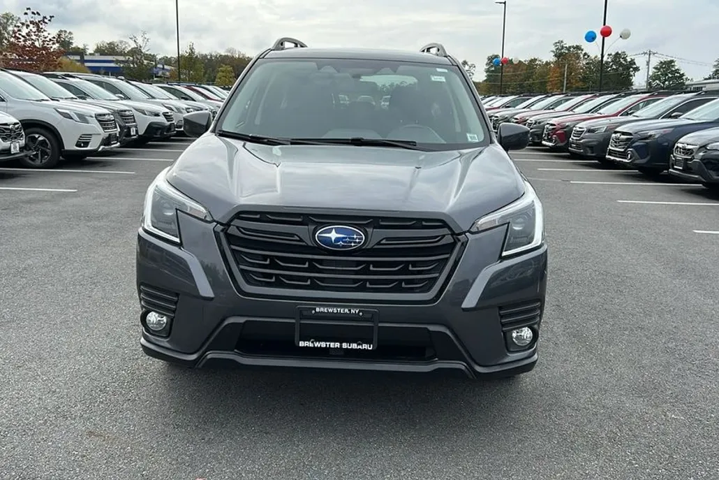 2022 Subaru Forester Premium photo 1