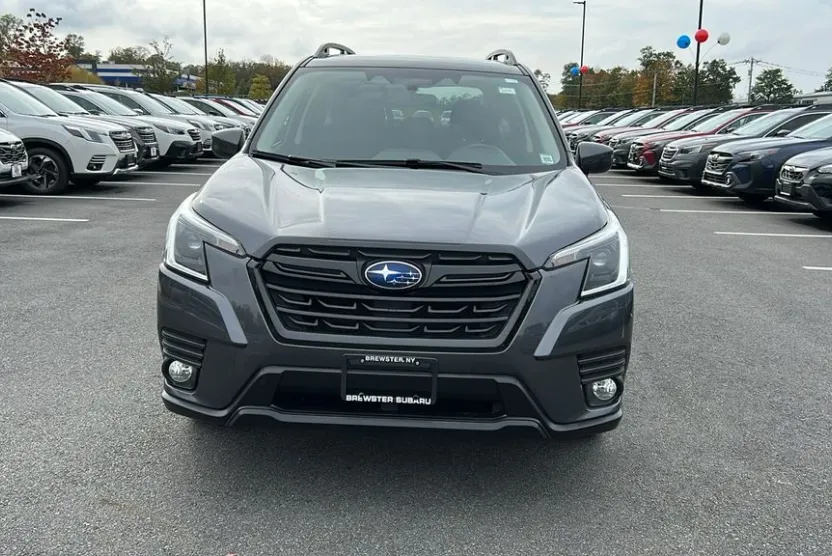 2022 Subaru Forester Premium photo 1