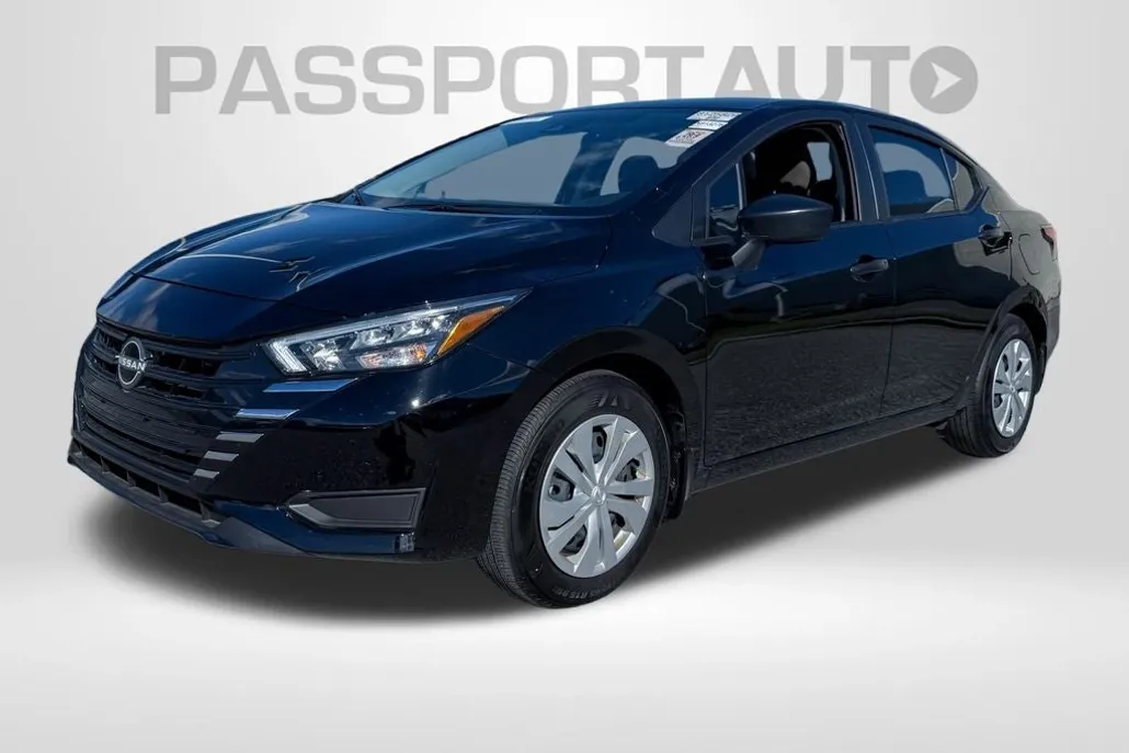 2025 Nissan Versa 1.6 S photo 1