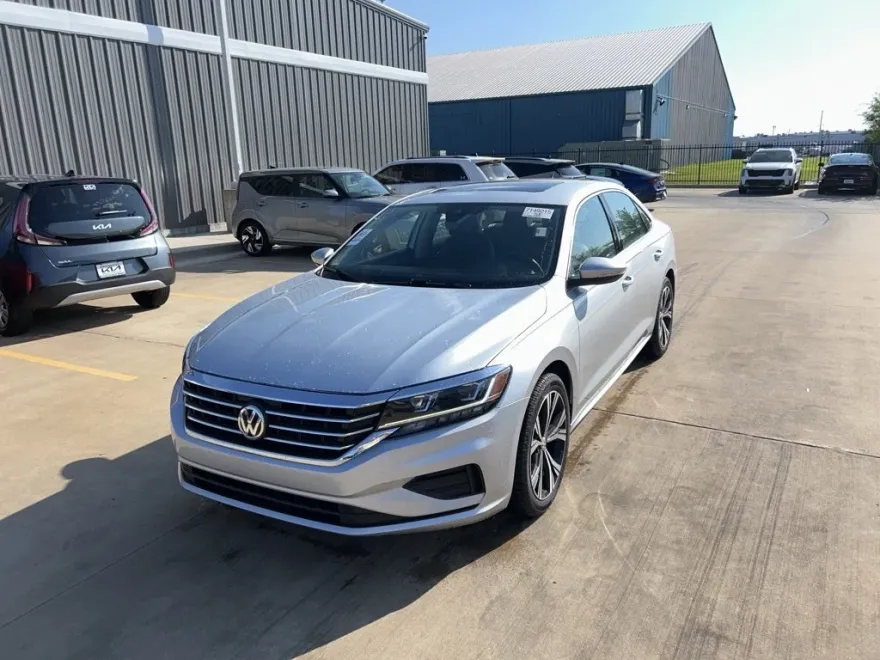 2021 Volkswagen Passat 2.0T SE photo 1