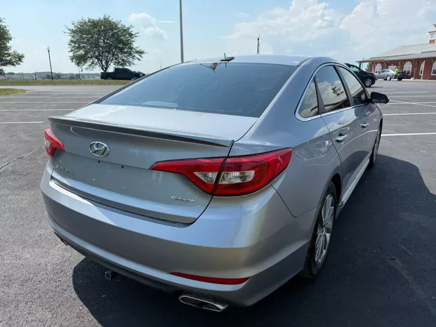 2016 Hyundai Sonata Sport photo 1
