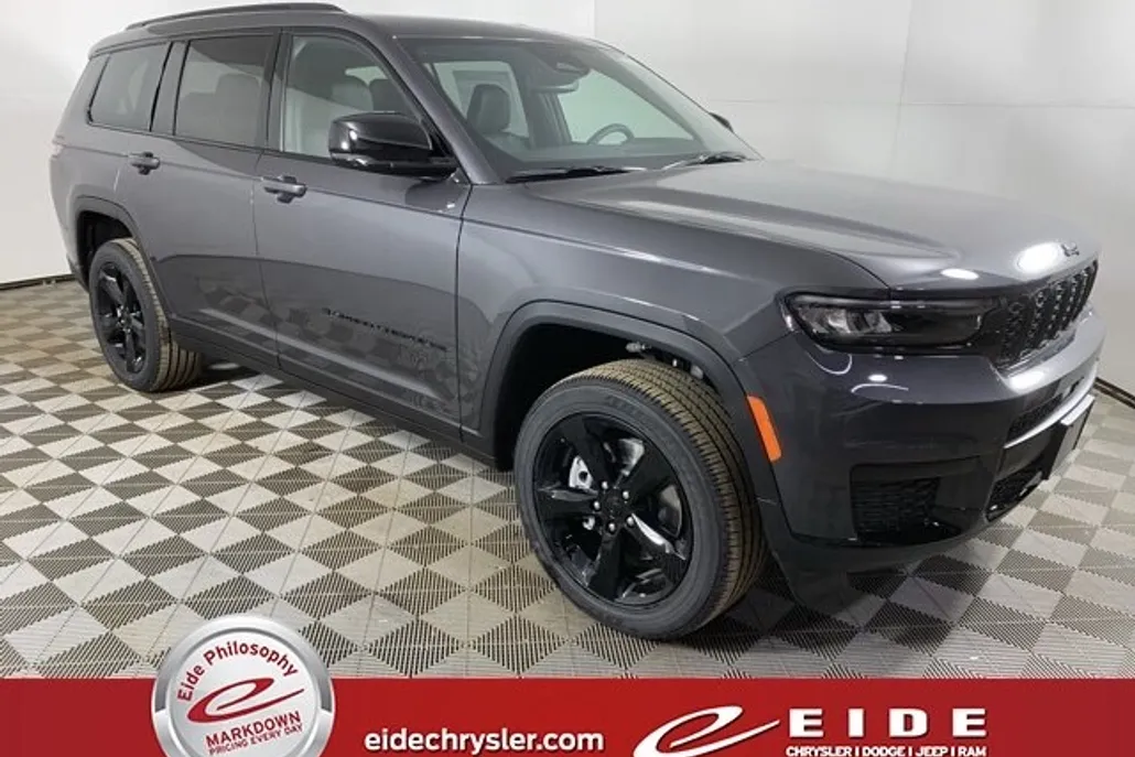 2025 Jeep Grand Cherokee Laredo Altitude X photo 1