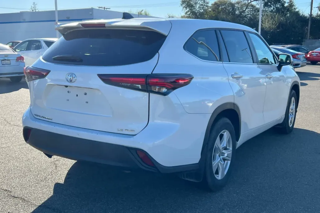 2024 Toyota Highlander XLE photo 1