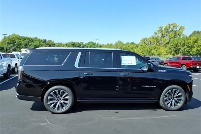 2026 Chevrolet Suburban High Country photo 1