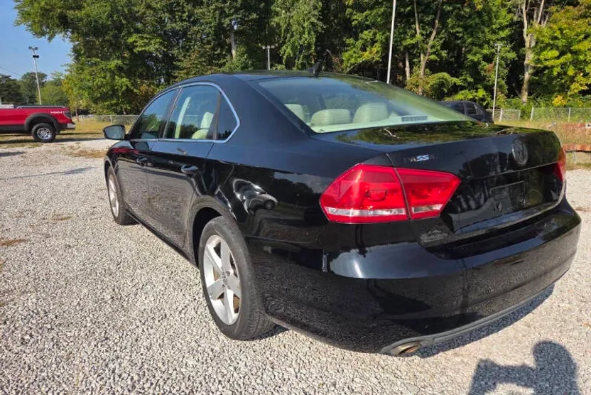 2013 Volkswagen Passat TDI SE photo 1