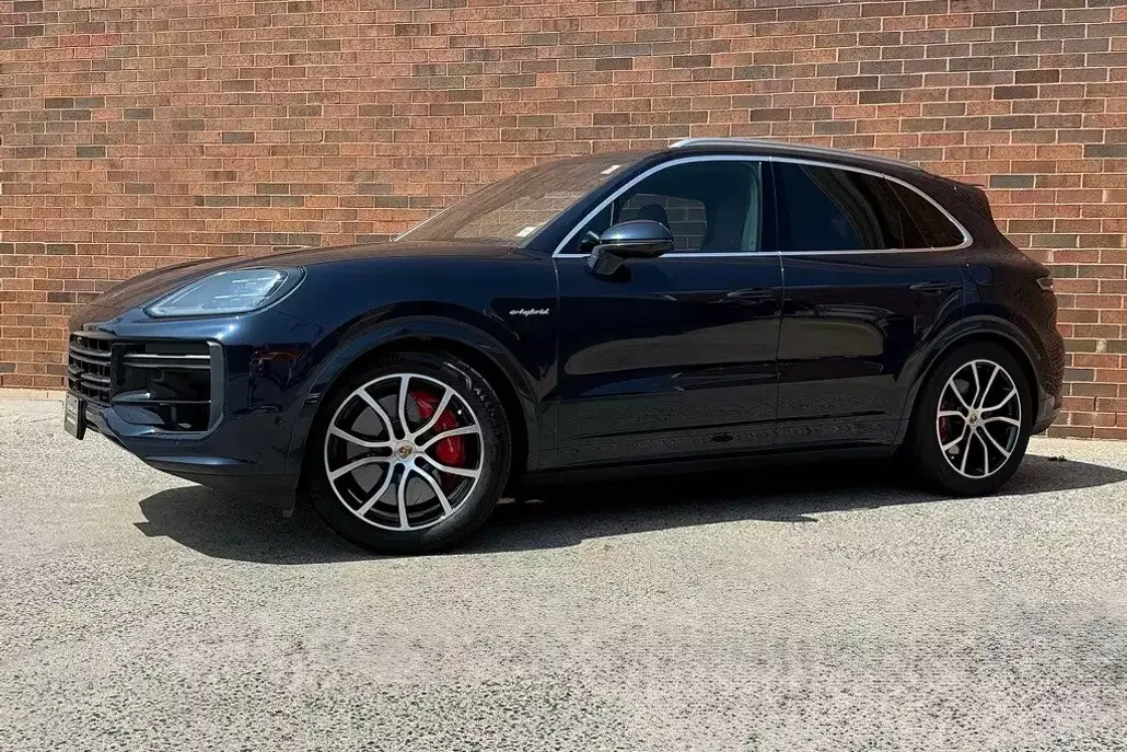 2024 Porsche Cayenne E-Hybrid Turbo photo 1