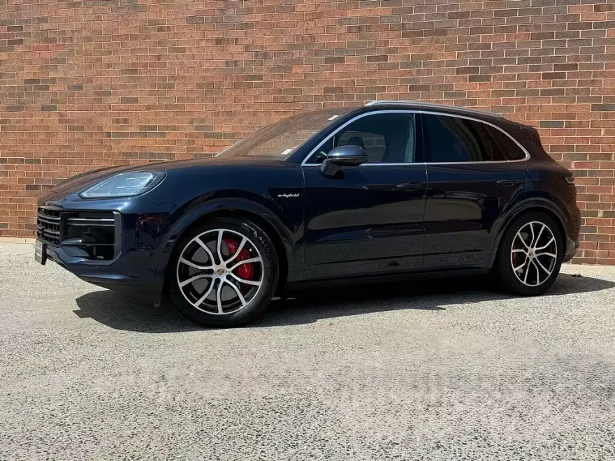 2024 Porsche Cayenne E-Hybrid Turbo photo 1